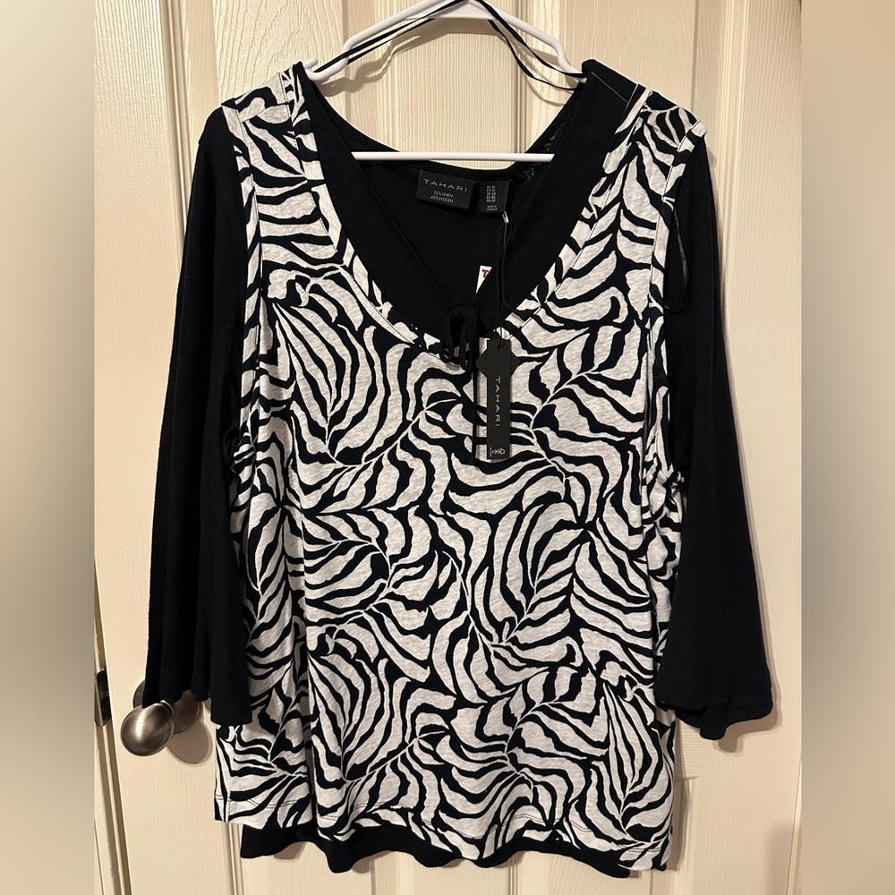 Tahari 1x Black and White Zebra Print Blouse. #100,101 New